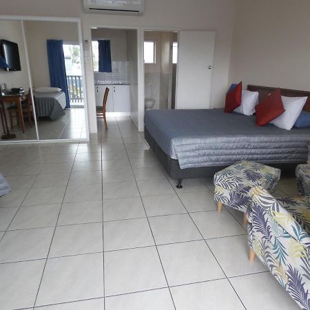 Airlie Court Units Aparthotel Airlie Beach Bagian luar foto