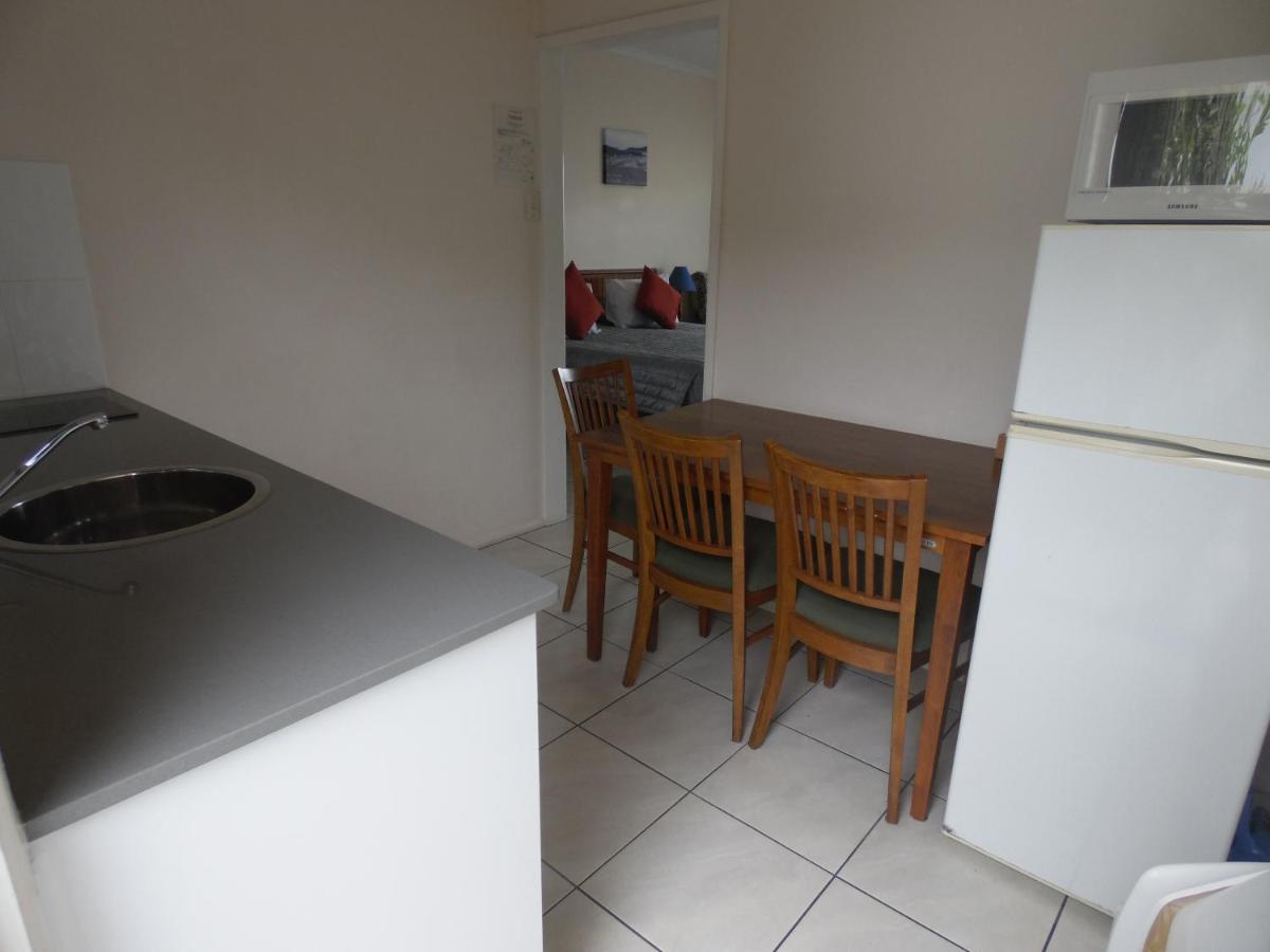 Airlie Court Units Aparthotel Airlie Beach Bagian luar foto