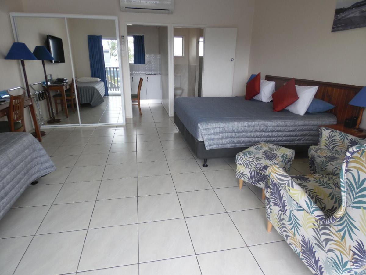 Airlie Court Units Aparthotel Airlie Beach Bagian luar foto